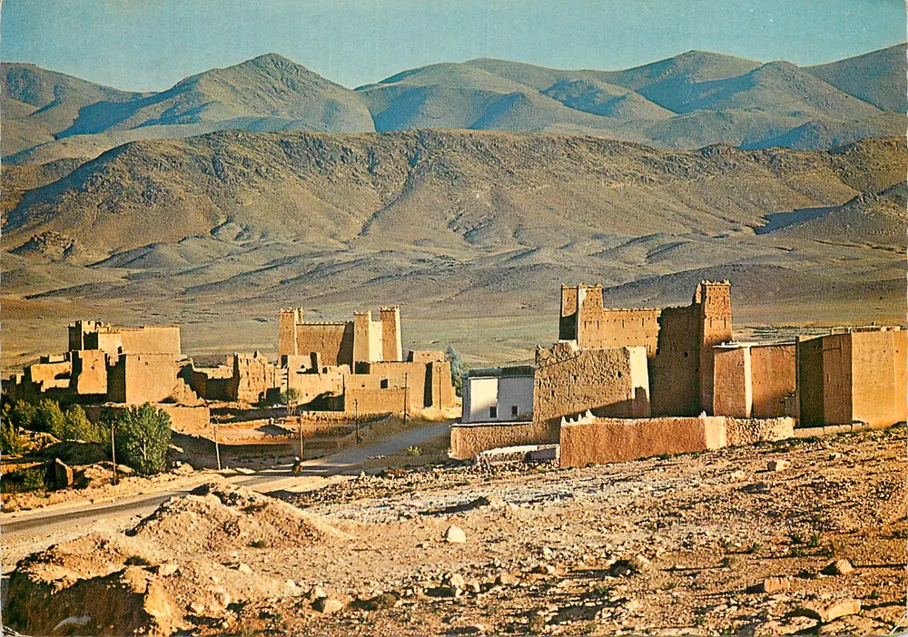 Vila berbere nas montanhas do Marrocos — Região Boumalne — Edição IMITER - Frente