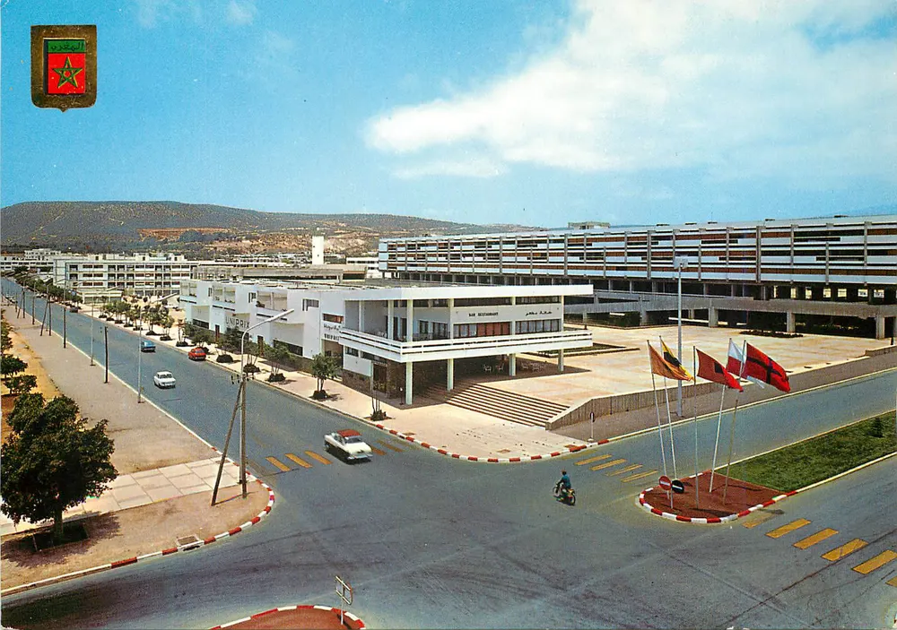 Universidade de Marrakech — prédio principal — Edições FISA, Palautudis, 26, Barcelona - Frente