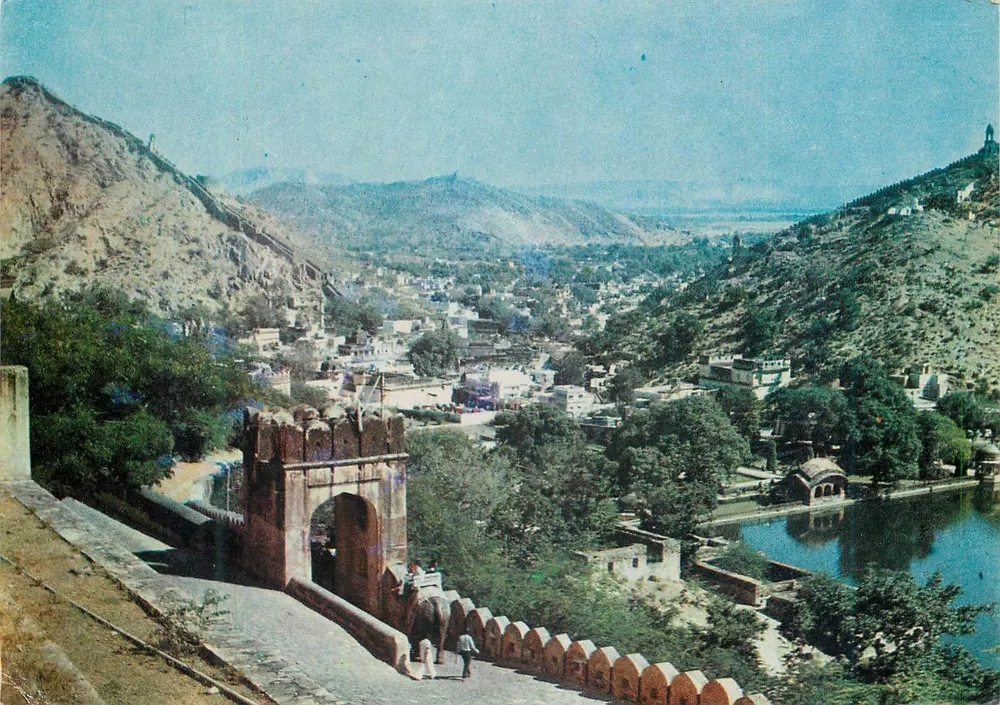 Amber Township und See von der Amber Palace aus — Jaipur, INDIA — Shuchi - Vorderseite