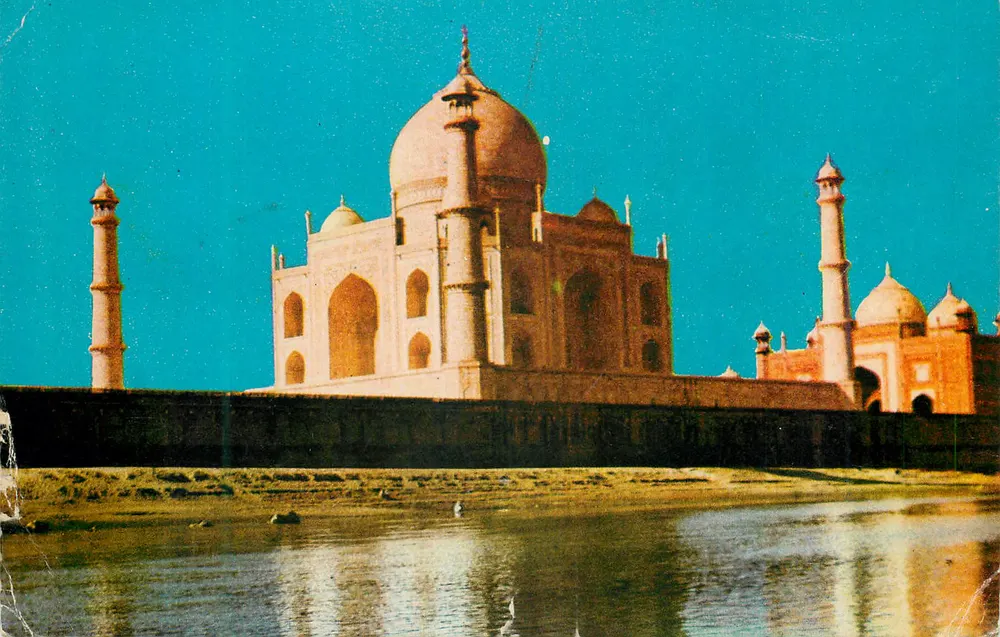 ताज महल — अग्रा — प्रकाशक अदृश्य - आगे