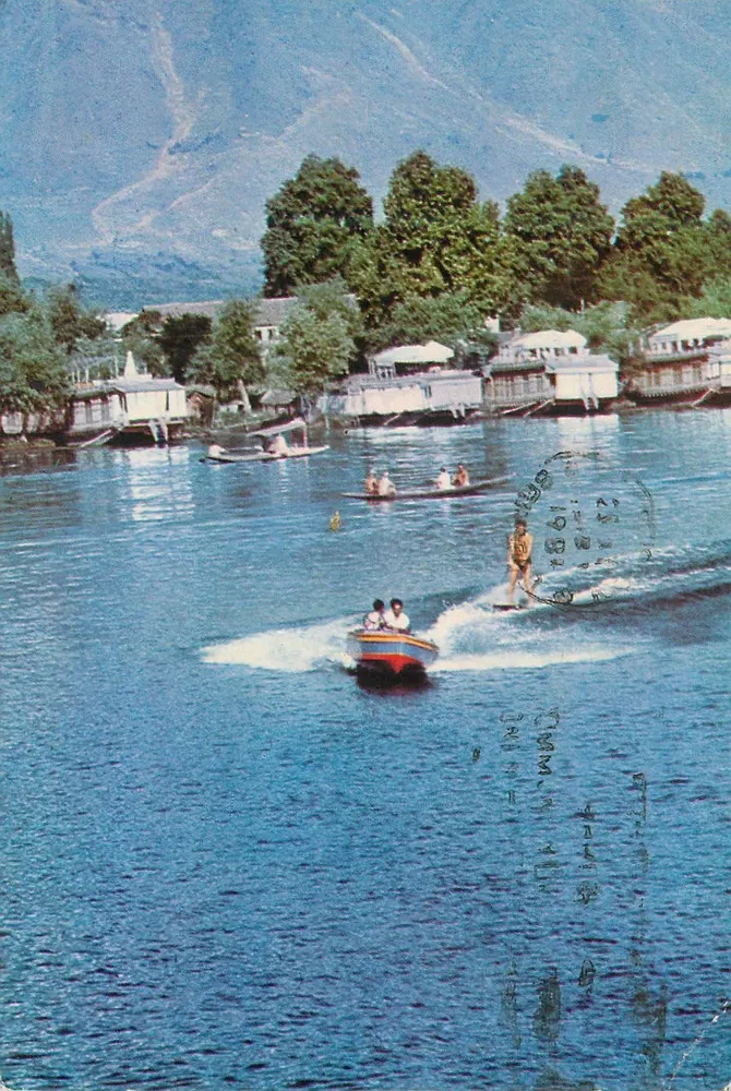 Wasserski auf Dal Lake — Srinagar — India Tourism Development Corporation Ltd. - Vorderseite