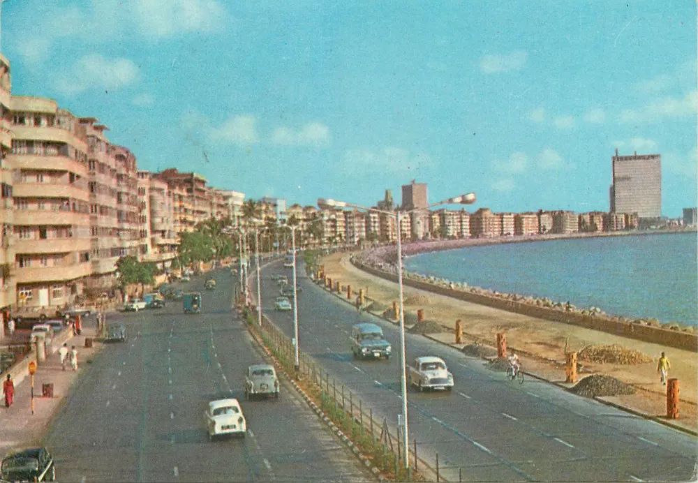 मारीन ड्राइव — बॉम्बे — V.T. प्रोडक्ट - आगे