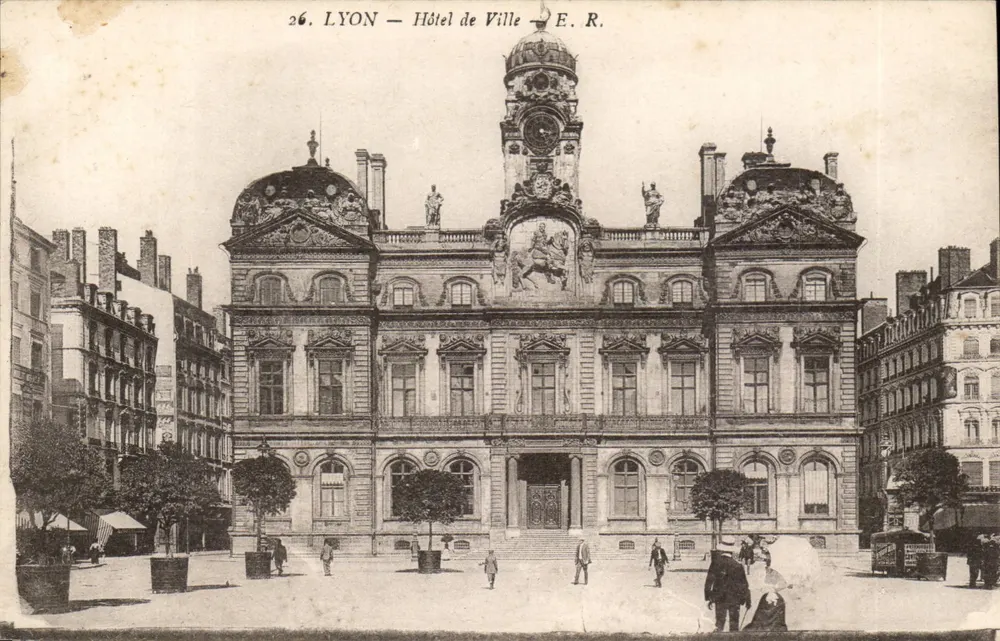 LYON — Hotel de Ville — E. R. - Frente