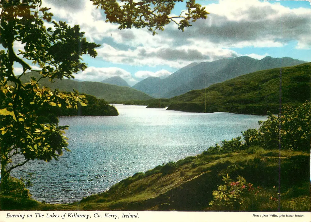 Abend über die Seen von Killarney, Co. Kerry, Irland — Foto: Joan Willis, John Hinde Studios - Vorderseite