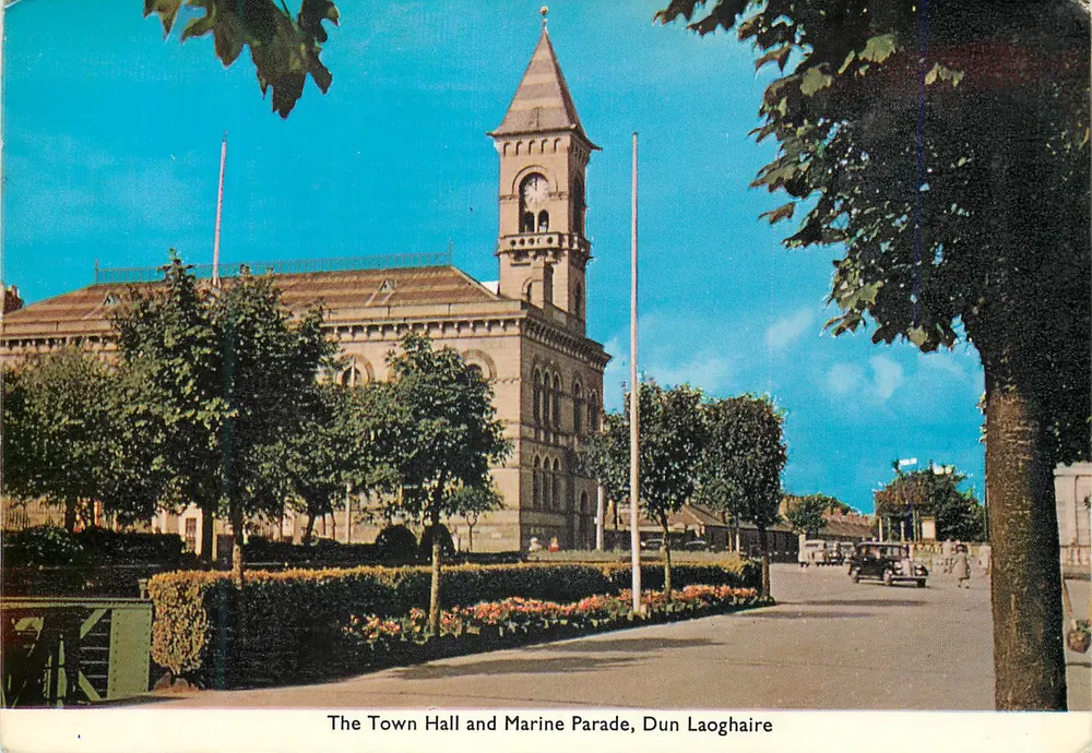 The Town Hall and Marine Parade, Dun Laoghaire — éditeur Mount Salus Press, n° 362 - Recto