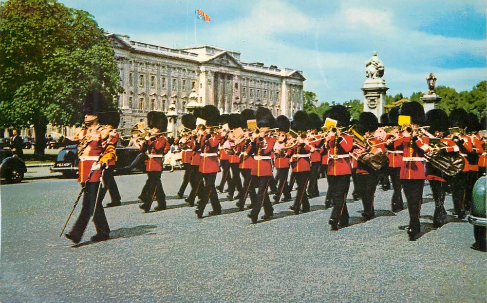 Guards Band in der Nähe des Buckingham Palace — London — Copphoto Greetings U.S.A. - Vorderseite