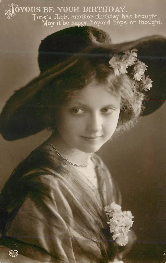 Jovem mulher com chapéu de flores — carta de aniversário — E.A. Schwendtiger & Co. London E.C. n°1614 - Frente