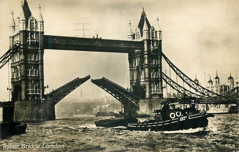 Tower Bridge, Londres — vista com barco — R.F.19, série R.F.19 - Frente