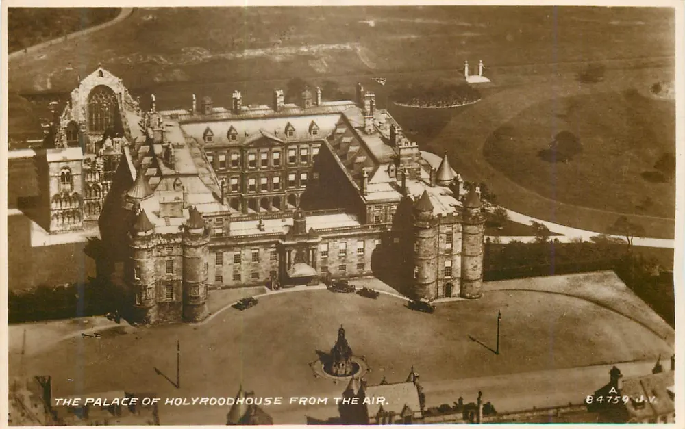 Das Schloss Holyroodhouse — Luftbild — Antike Ansichtskarte n° E4759 J.V. - Vorderseite
