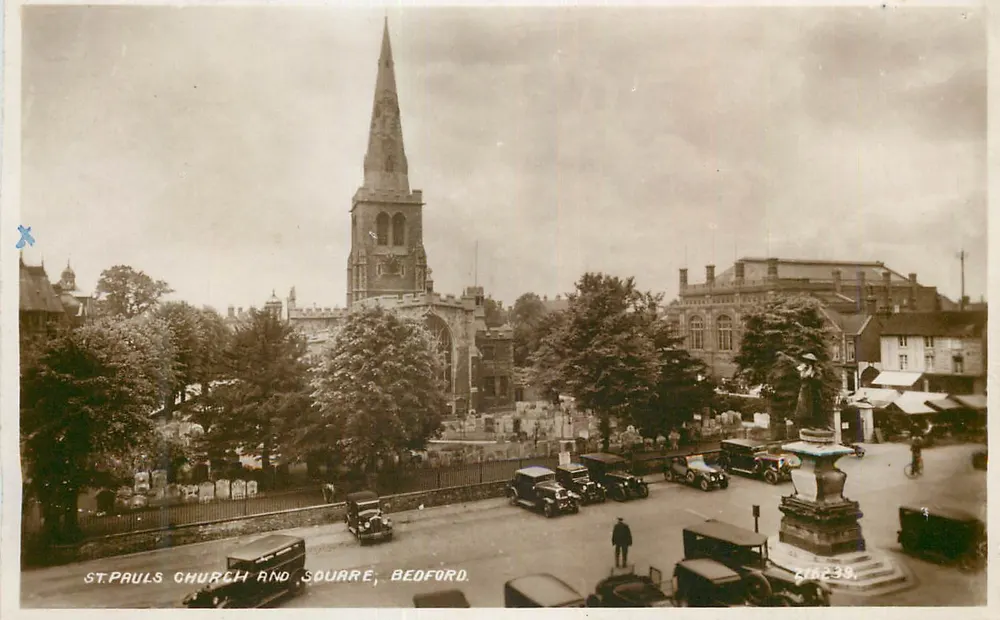 St Paul's Church and Square, Bedford — Valentine's Postcard, publisher Valentine & Sons, Ltd., Dundee and London, n° 216239 - Front