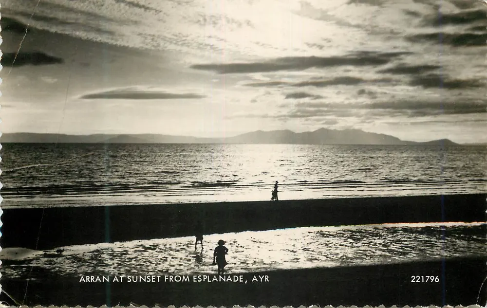 Arran ao pôr do sol da Esplanada, Ayr — vista da costa ao pôr do sol — série 221796 - Frente