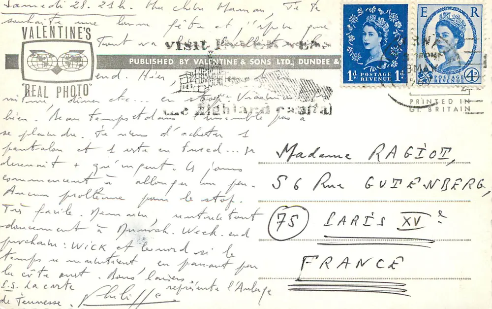 Argyll Lodging and Castle Wynd, Stirling — widok zabytkowych budynków z samochodem — wydawca Valentine & Sons Ltd, Dundee & D 8592 - Rewers