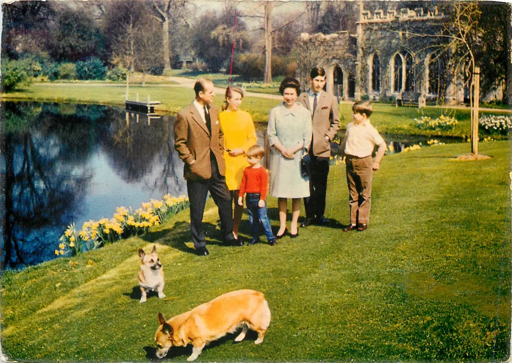 A família real britânica — Frogmore — J. Arthur Dixon, n°7395 - Frente