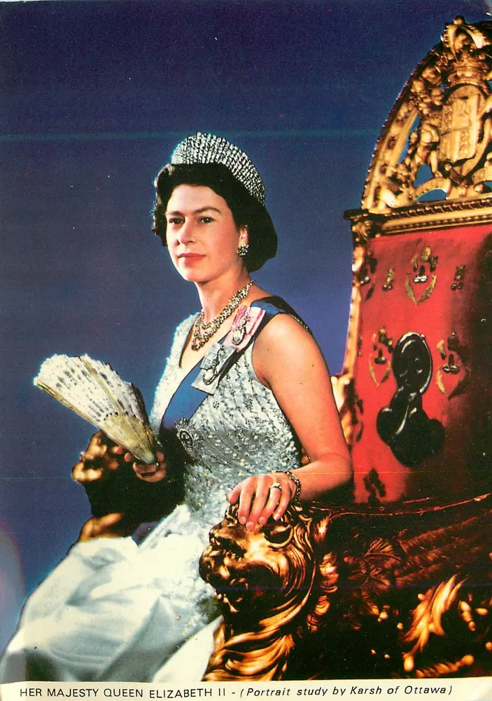Rainha Elizabeth II — Estudo de retrato por Karsh de Ottawa — Colourmaster International - Frente