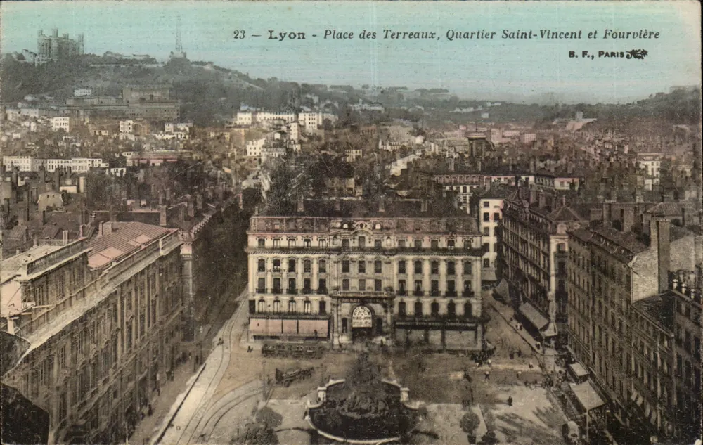Lyon - Praça dos Terreiros, Bairro de Saint-Vincent e Fourvière — B. F., Paris - Frente