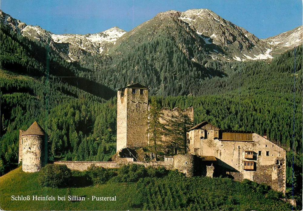Schloß Heinfels perto de Sillian - Pustertal — ruínas do castelo nas Alpes Karnes — DINA MARINER - Frente