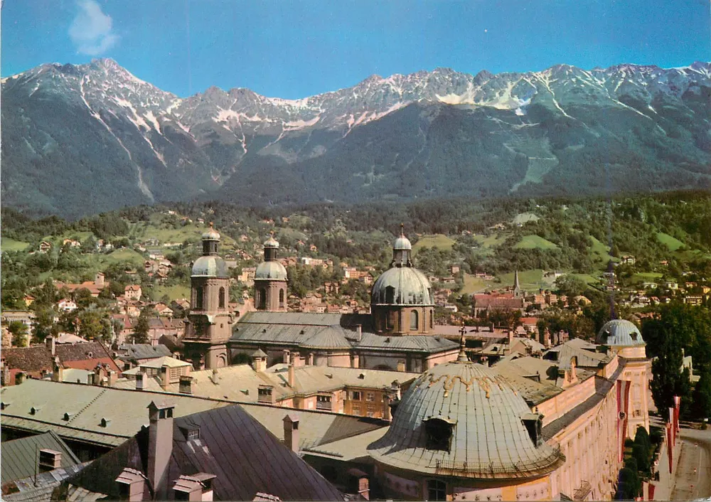 Innsbruck, Dom und Hofburg vor Nordkette — Selbstverlag Kaufhaus Tyrol — Seriennummer nicht sichtbar - Vorderseite