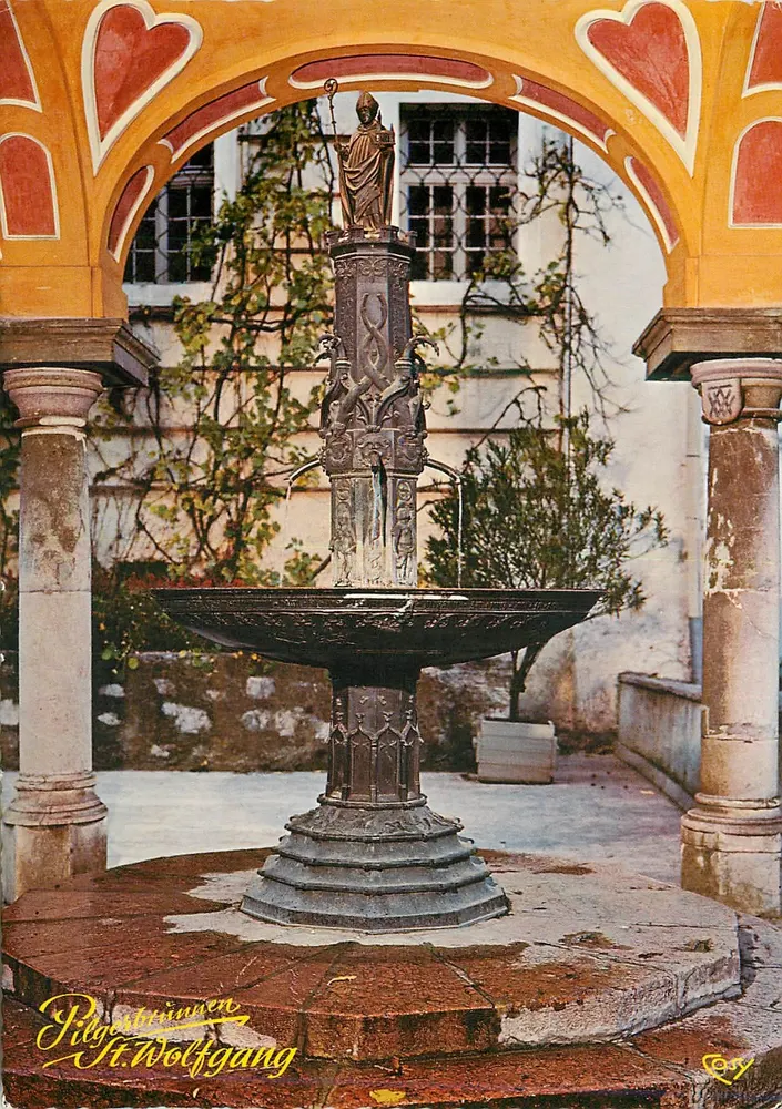 Pilgerbrunnen St. Wolfgang — Fonte dos peregrinos no pátio da igreja da Waldfahrtskirche — editada por C.S.Y. - Frente