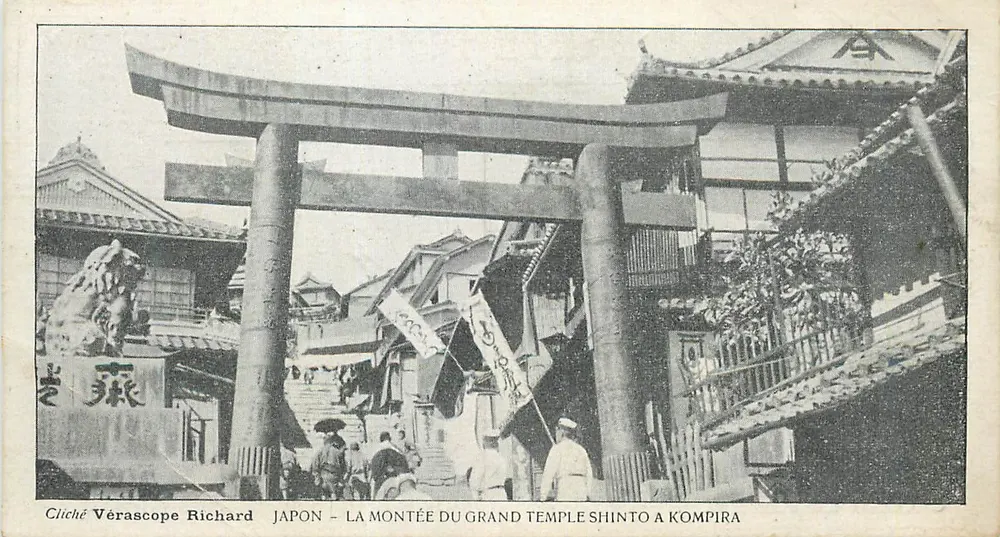 Japon — La montée du grand temple shinto à Kompîra — Cliché Vérascope Richard - Recto