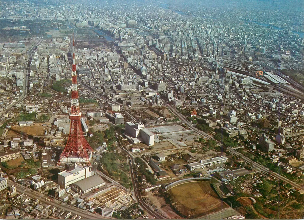 Tóquio — vista aérea — Japan Air Lines, Route of the Couriers - Frente