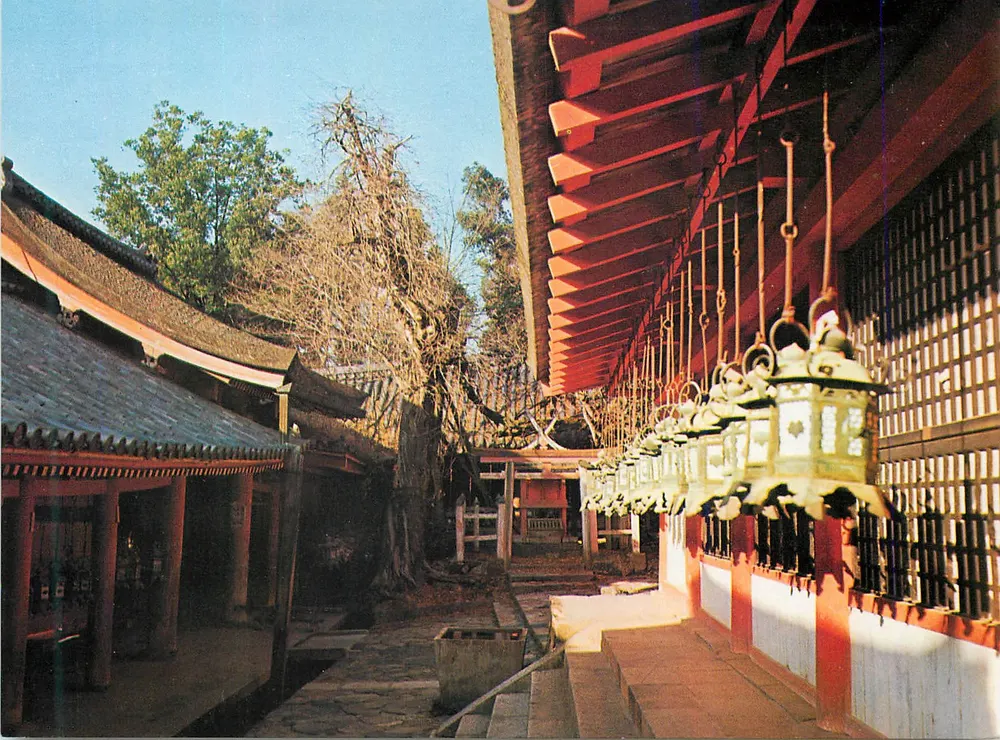 Templo de Kasuga, Nara — Avenida das lanternas vermelhas — editor desconhecido - Frente