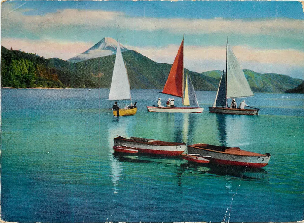 Lago Ashinoko — vista de barcos a vela e monte Fuji — editor Ada - Frente