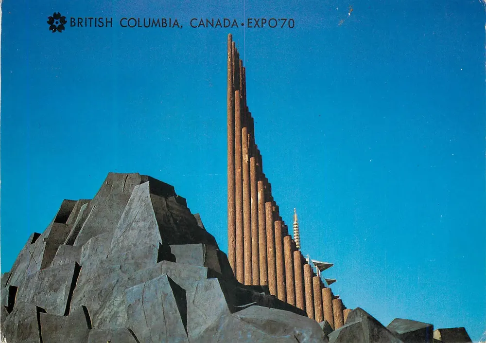 British Columbia, Canadá — Expo '70 — Pavilhão da floresta de 200 árvores — editor não visível - Frente