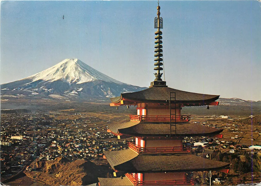 Montanha Fuji nevada — vista da pagoda de Yoshida — editor NBC, impressa no Japão - Frente