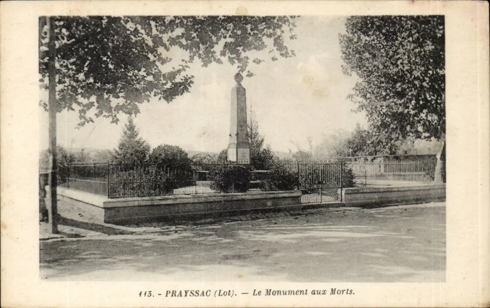 Prayssac (Lot) — The War Memorial — B. Limouzy, photographer - Front