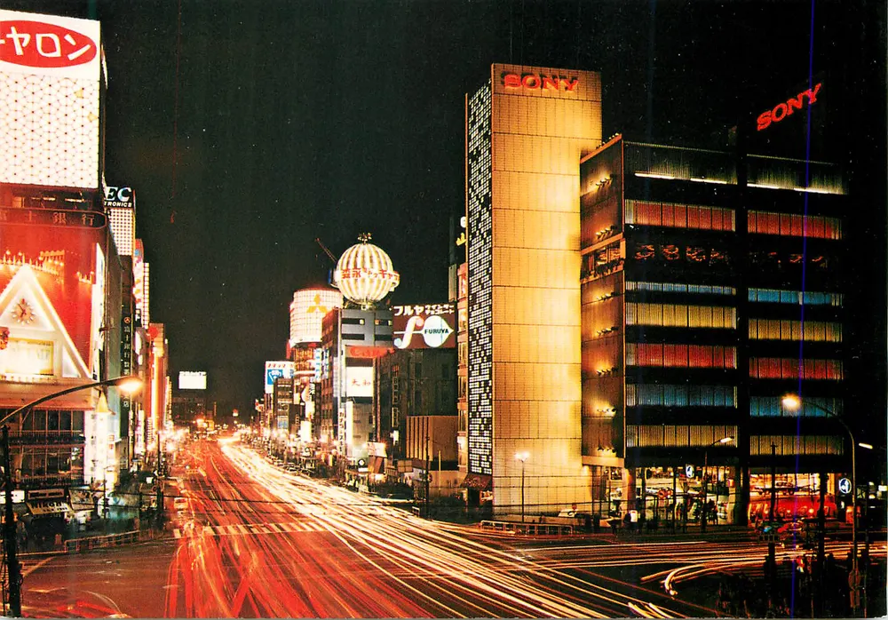 Vista noturna da rua Ginza — Edifício Sony — editor Sony - Frente