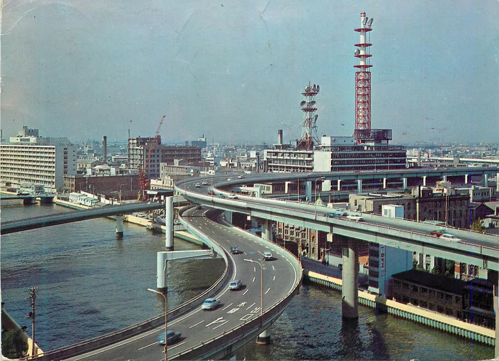 Visão de Tóquio (Osaka) — pontes e cidade — Hashash Expressway — editor não visível - Frente