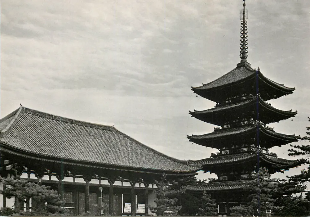 Templo Kofukuji - Nara — Hall Principal Oriental — Editor Tōkōdō - Frente