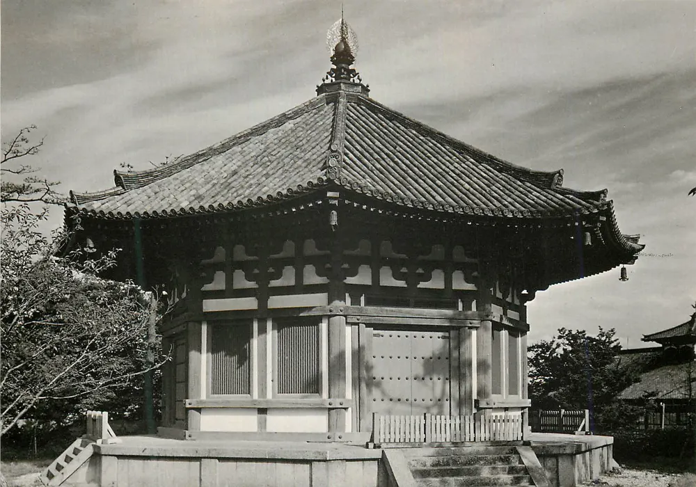 Sala Octogonal do Norte — Templo Kofukuji — Nara - Frente