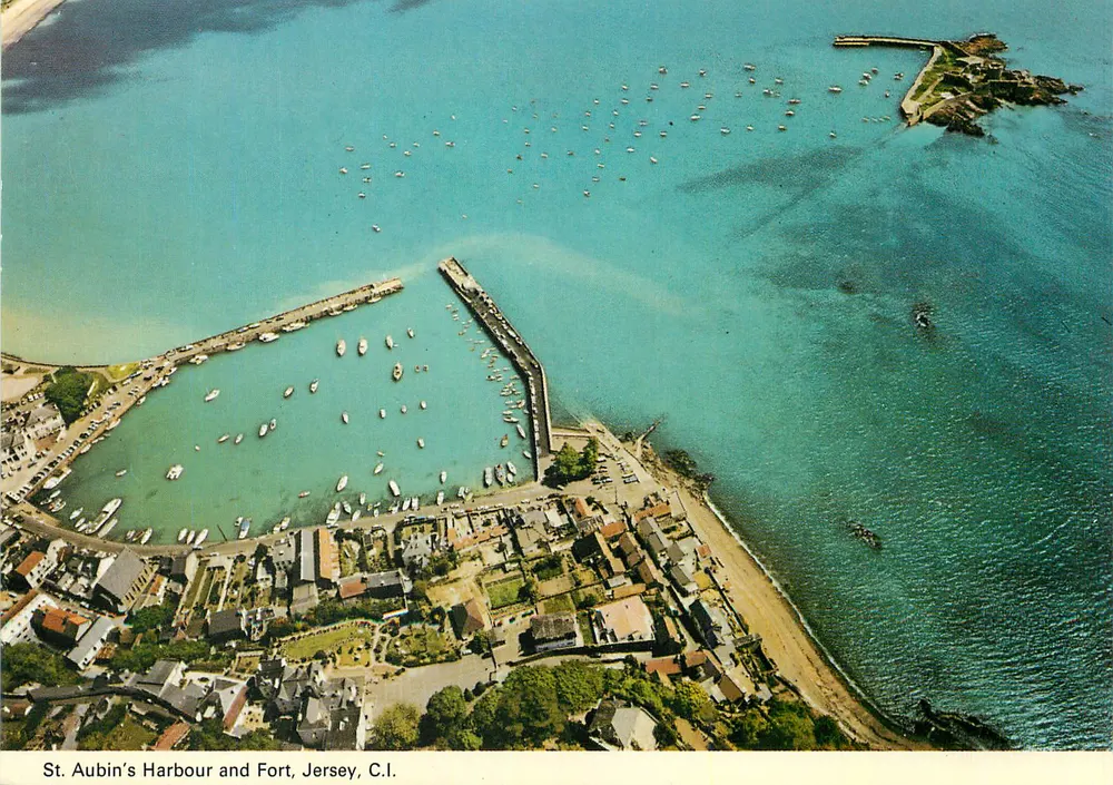 Porto de St Aubin e Forte, Jersey, C.I. — vista aérea — Dennis Productions, J.32 - Frente