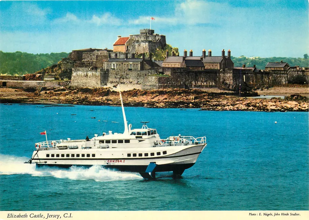 Castelo de Elizabeth, Jersey, C.I. — hidrofoil Condor I — Foto: E. Nägele, John Hinde Studios - Frente