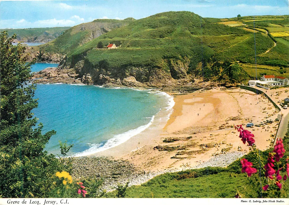 Greve de Lecq, Jersey, C.I. — Foto: E. Ludwig, John Hinde Studios - Frente