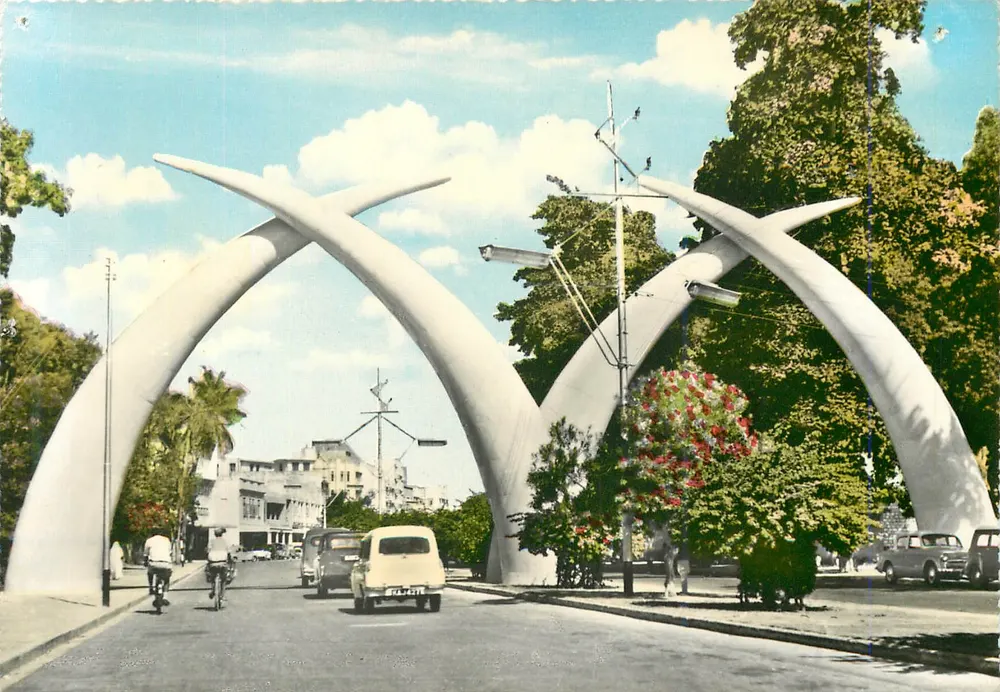 Riesige Stoßzähne, Mombasa, Tor zur Ostafrika — Edition East Africa, 1213, Frank Studio, Mombasa - Vorderseite