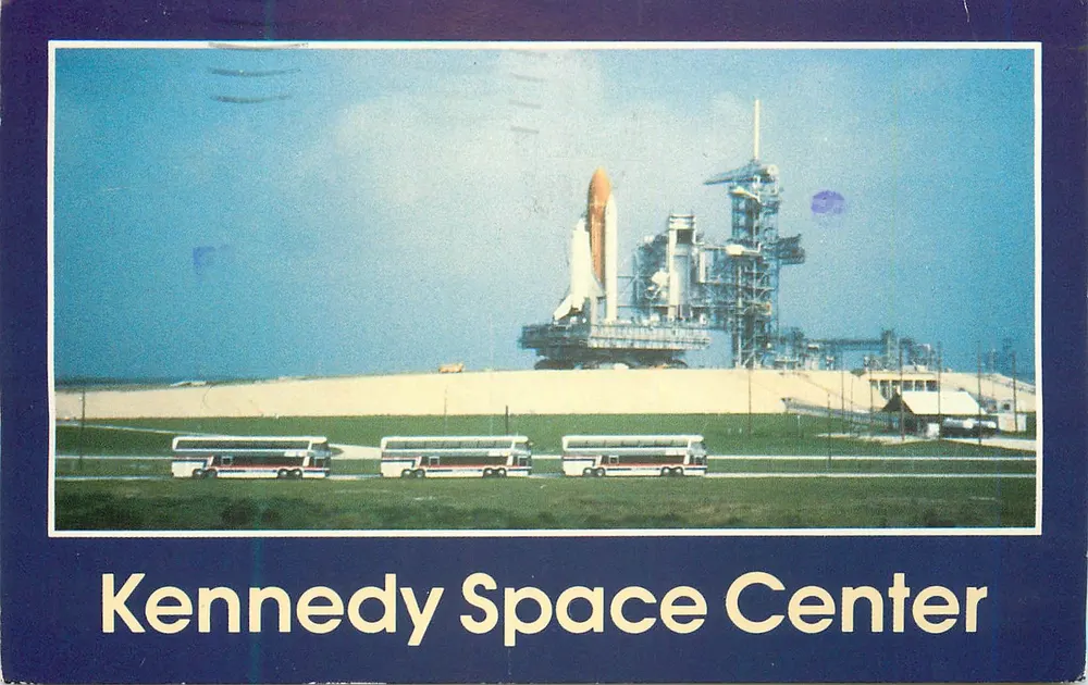 Centro Espacial Kennedy — Navio espacial sobre a plataforma de lançamento 39A — NASA - Frente