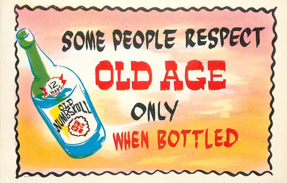 Garrafa de Old Numbskull — 12 anos — humor sobre a idade — editor Plastichrome, série P26125 - Frente