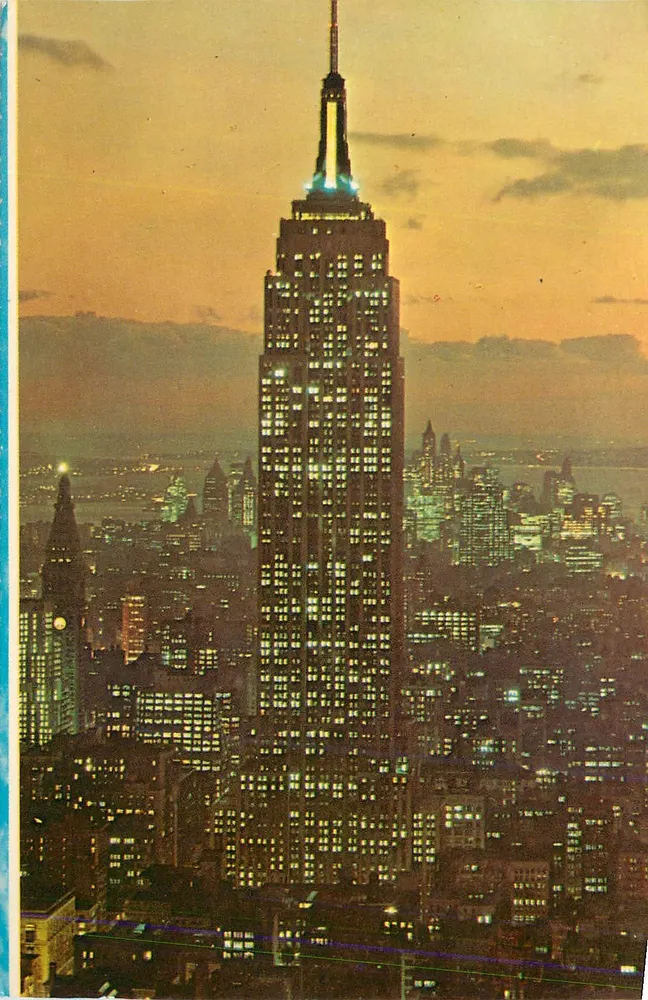 Empire State Building — ao horário do crepúsculo — Manhattan Press, Inc. n° DR-80109-B - Frente