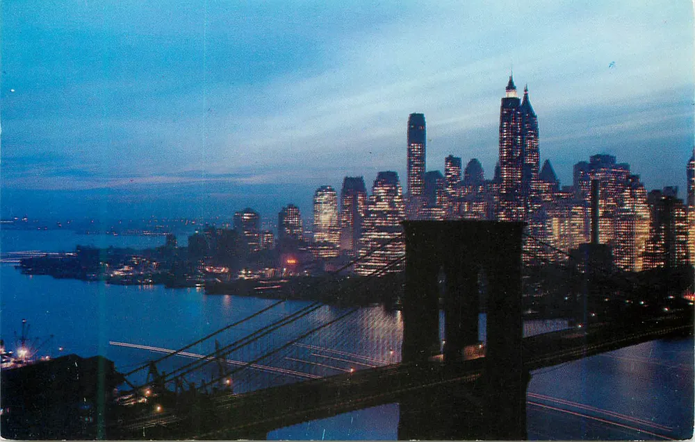 Nuit tombante à Lower Manhattan — Brooklyn Bridge — Pub. par Alfred Mainzer, Inc. N° 54649 - Recto