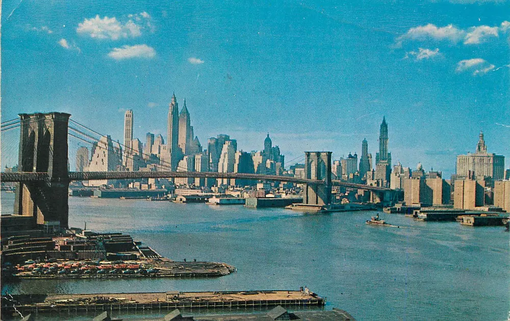 Lower Manhattan Skyline — Brooklyn Bridge — Manhattan Post Card Pub. Co., Inc. - Recto
