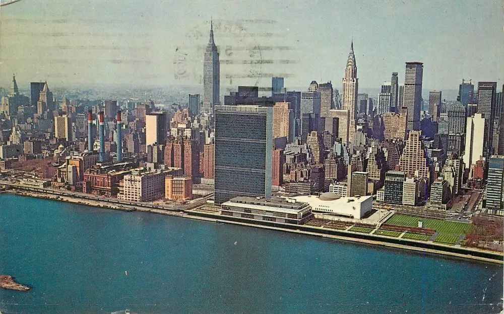 Luchtfoto van de gebouwen van de Verenigde Naties in New York — Verenigde Naties gebouwen — uitgever United Card Company, n° 257 - Voorkant