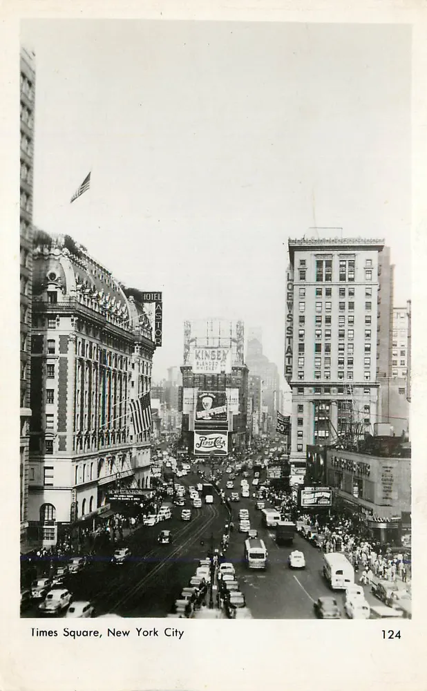 Times Square, Nova York — vista animada com placas 'Kinsley Blended Whiskey' e 'First-Cola' — editor Photo Real Co. n°124 - Frente