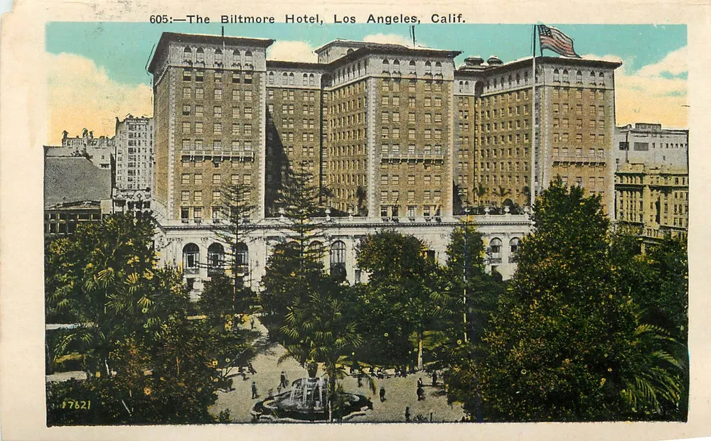 L'hotel The Biltmore, Los Angeles, Calif. — editore G.F.Co., n° serie 605 - Recto