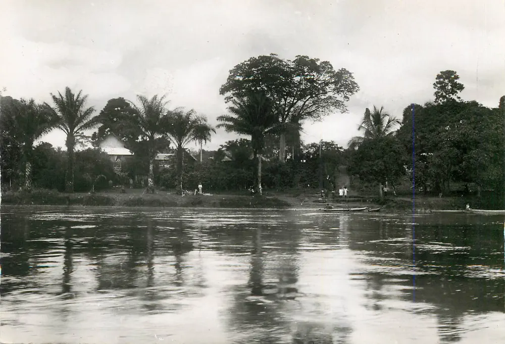 Gabon - Estação à beira do Rio — Société des Missions Évangéliques, Paris - Frente