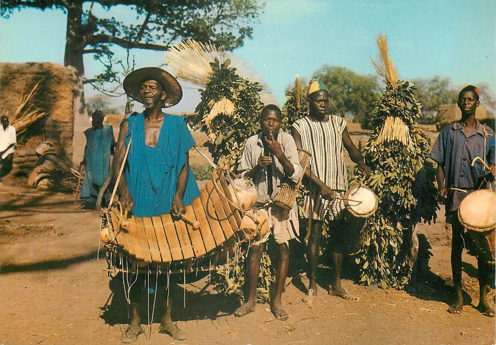 GABON — Musiker und Tänzer — Gabon en Couleurs 7627 - Vorderseite