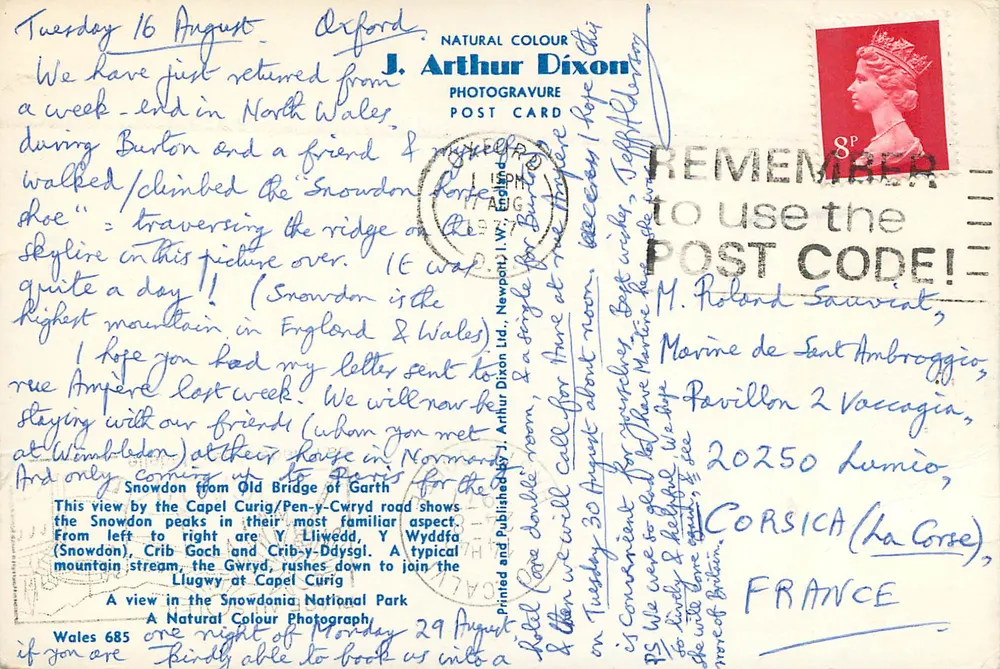 Rio entre rochedos — montanhas no fundo — J. Arthur Dixon Ltd, série 685 - Verso