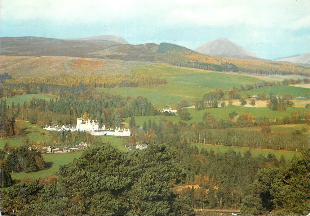 Blair Atholl, biały zamek — widok panoramiczny — J. Arthur Dixon, PPR/23498 - Awers