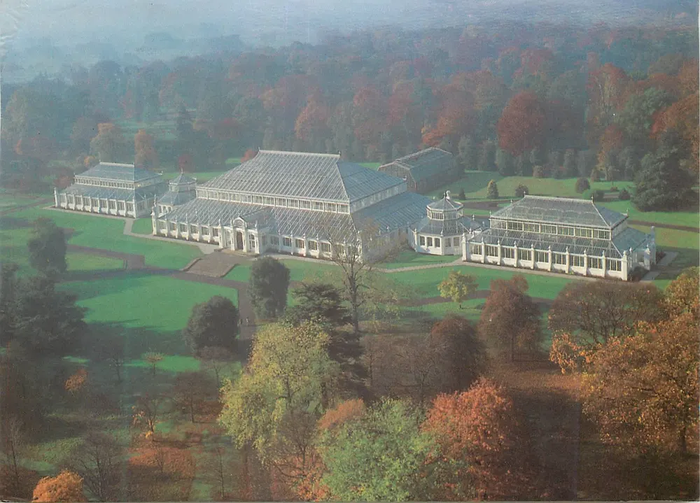 Jardins Botânicos Reais de Kew — A Casa das Plantas Temperadas, projetada por Decimus Burton, construída entre 1861-1898 — Impressa na Inglaterra W.P.L. No. P.N.32 - Frente